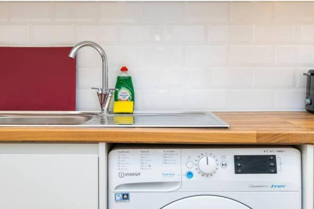 Boutique Modern Hotel Room For Two Near Tube And Bus Stations London Exterior foto